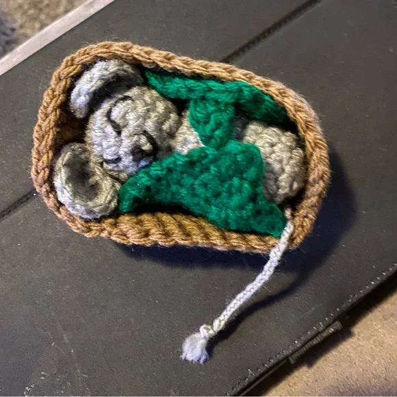 Mouse in a basket - Picture 2 of 2